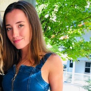 Meet your Posher, Caroline